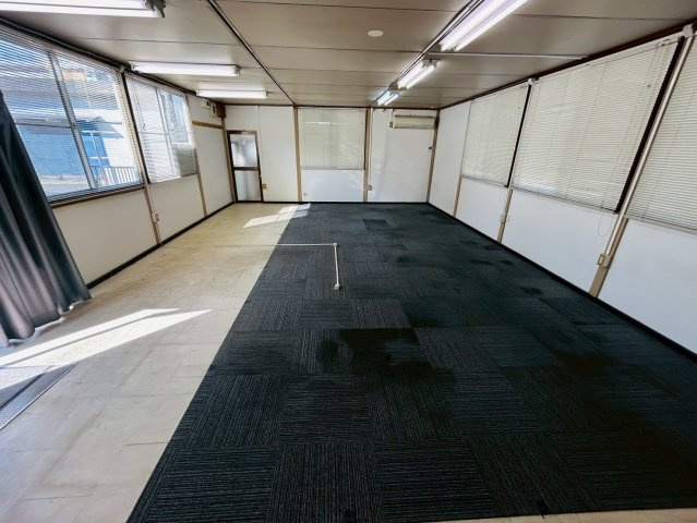 中ノ割貸事務所の内装
