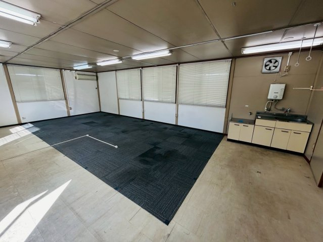 中ノ割貸事務所の内装