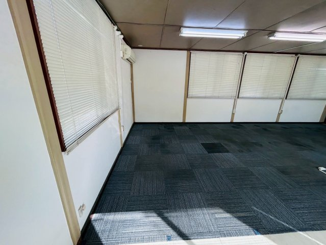 中ノ割貸事務所の内装