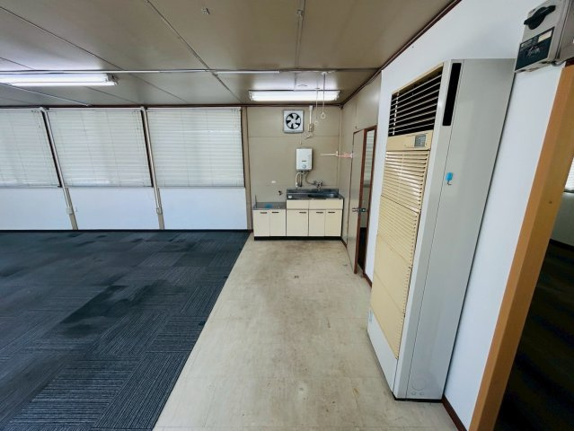 中ノ割貸事務所の内装