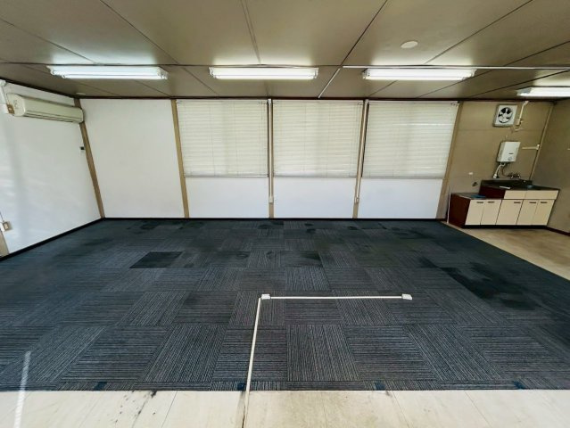 中ノ割貸事務所の内装
