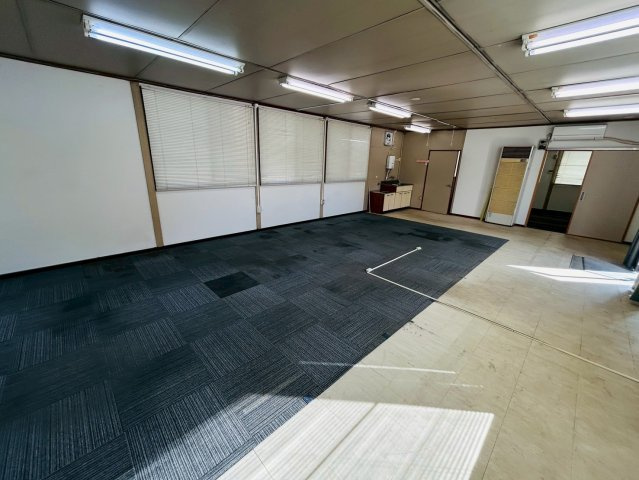 中ノ割貸事務所の内装