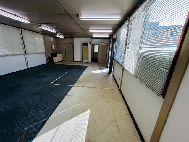 中ノ割貸事務所の内装