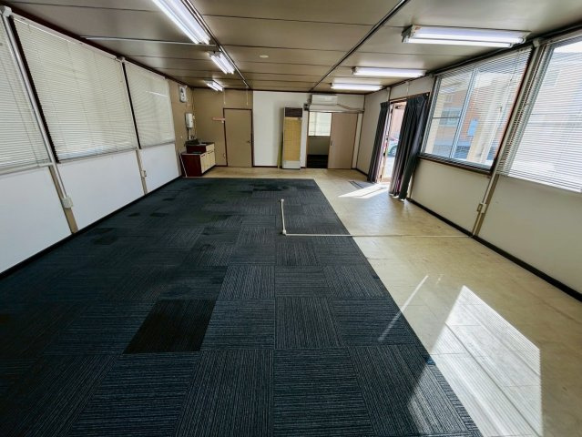 中ノ割貸事務所の内装