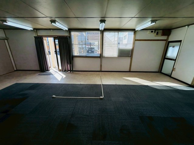 中ノ割貸事務所の内装