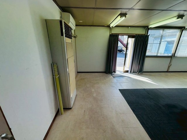 中ノ割貸事務所の内装