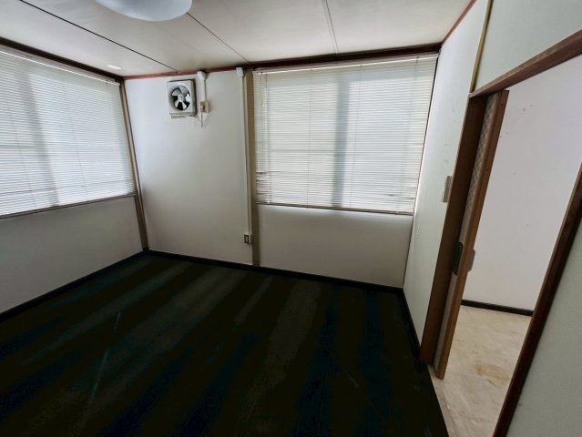 中ノ割貸事務所の内装