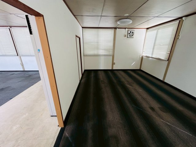 中ノ割貸事務所の内装