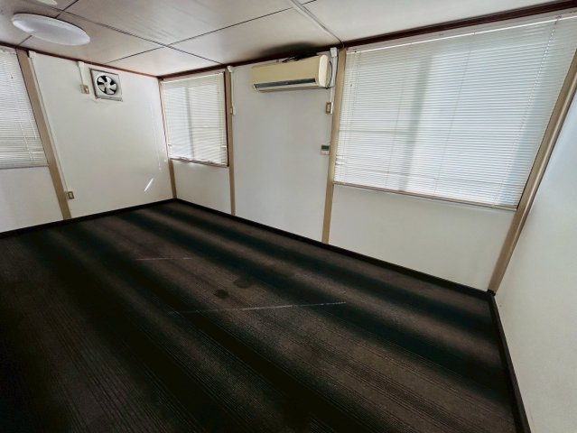 中ノ割貸事務所の内装