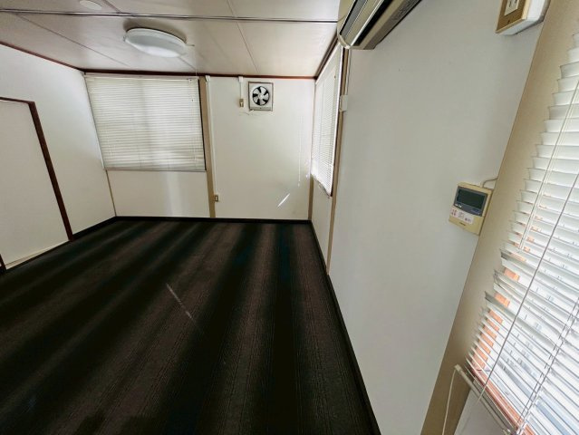 中ノ割貸事務所の内装