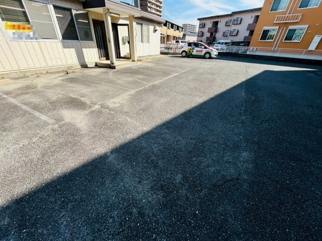 中ノ割貸事務所の駐車場