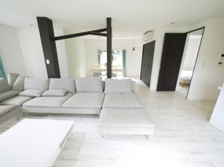 【居間・リビング】 | 長生郡白子町剃金　平家中古戸建 | 内装リフォーム済み令和3年9月1LDK平家 リビング約27帖システムキッチンユニットバス敷地約96坪