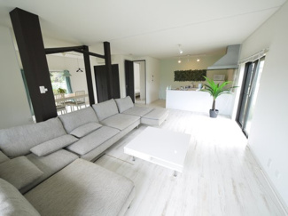 【居間・リビング】 | 長生郡白子町剃金　平家中古戸建 | 内装リフォーム済み令和3年9月1LDK平家 リビング約27帖システムキッチンユニットバス敷地約96坪