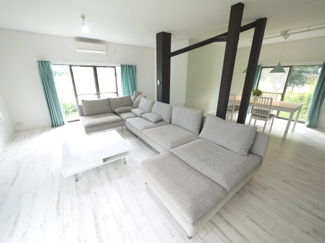 【居間・リビング】 | 長生郡白子町剃金　平家中古戸建 | 内装リフォーム済み令和3年9月1LDK平家 リビング約27帖システムキッチンユニットバス敷地約96坪