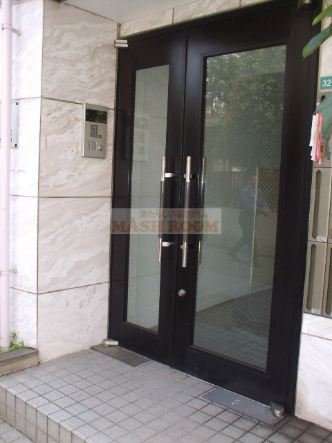 メゾンニッセイ中野のエントランス