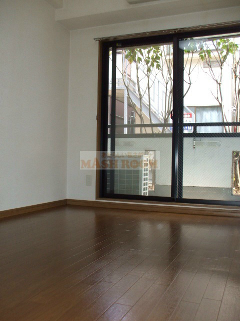 メゾンニッセイ中野の居間・リビング