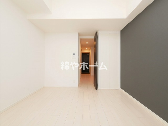 レオンコンフォート難波サウスゲートの寝室|広くて明るい寝室