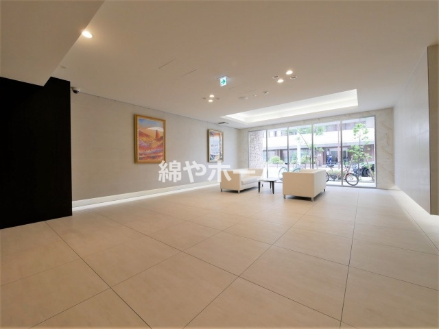 レオンコンフォート難波サウスゲートのロビー|落ち着いたロビーです