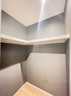 【収納】 | 中野ブロードウェイ | ウォークインクローゼット