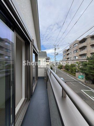 【バルコニー】 | 2ヶ所バルコニーがあり、各部屋から布団を干すのも楽々です◎