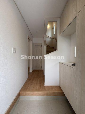 【玄関】 | 家族分の靴もたっぷり収納できるシューズBOX完備です！