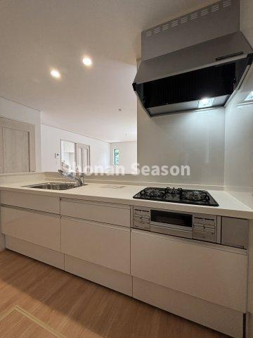 【キッチン】 | 三口コンロで効率よく同時調理できますね☆