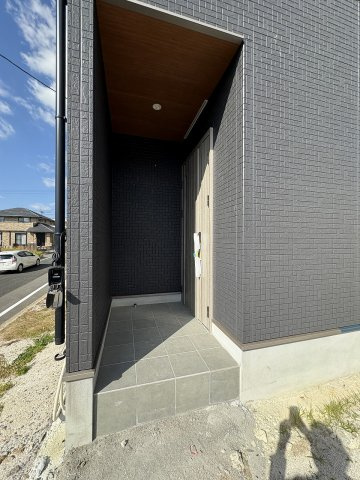 【玄関】 | 大野城市第3緑ヶ丘4丁目　1号棟（全1棟）【仲介手数料無料・0円】 | 現地写真。