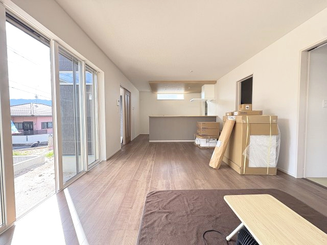 【居間・リビング】 | 大野城市第3緑ヶ丘4丁目　1号棟（全1棟）【仲介手数料無料・0円】 | 現地写真。リビングです。