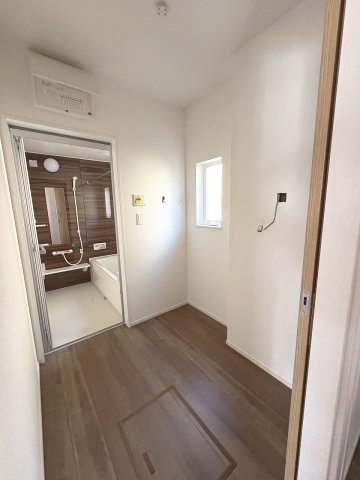 【洗面所】 | 大野城市第3緑ヶ丘4丁目　1号棟（全1棟）【仲介手数料無料・0円】 | 現地写真。洗面台設置前です