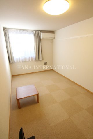 レオパレスアミティエのその他|室内は絨毯タイプです。