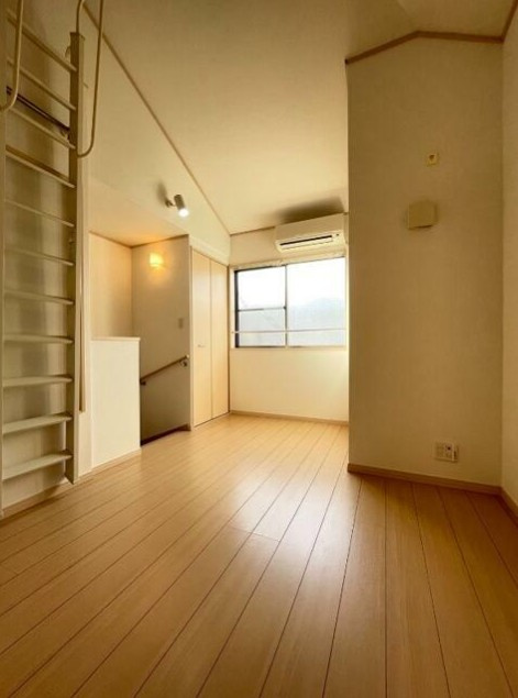 シャイニーソフト高円寺の居間・リビング