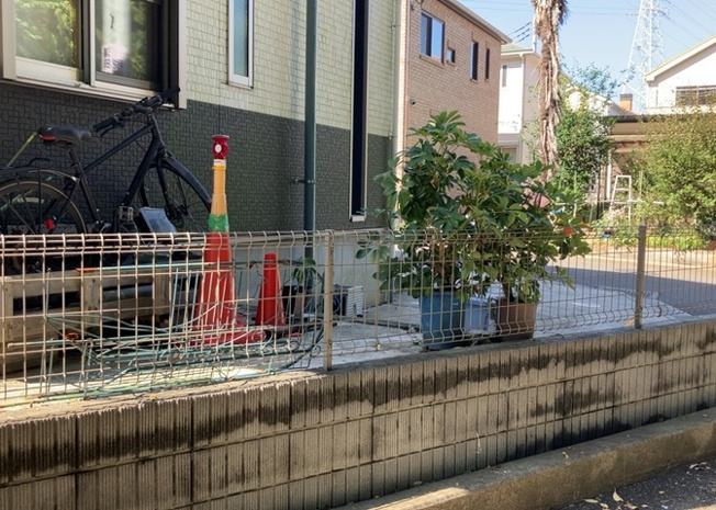 【内装】 | 玄関ポーチにおいて最も重視すべきと言っても良いのが広さです。適切な広さの玄関ポーチでないと外見的なバランスは崩れてしまいますし、何より使いにくくなってしまいますので、現地で実際に下見をしてみましょう！