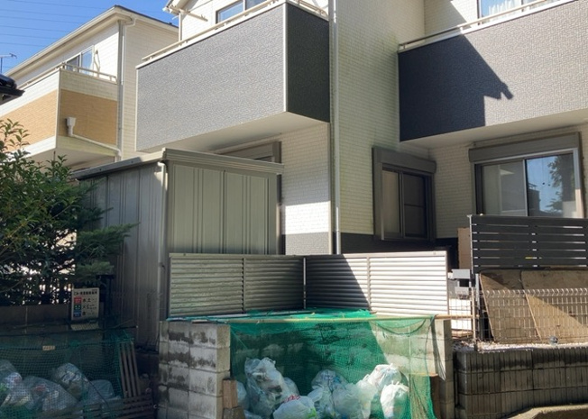 【庭】 | 庭のある家に住むことのメリットとして、子どもたちの遊び場を確保できること、ガーデニングや家庭菜園を楽しめること、明るさを確保できることがあります。また、配置を工夫することでプライバシーが確保できます。
