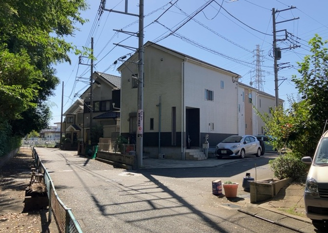 【駐車場】 | 駐車場と明記されていても、最小スペースでつくられた駐車場だと大型車は駐車できなかったり、出入りしにくくなったりする可能性があります。お車のサイズと購入したい物件の駐車場のサイズを現地で確認しましょう。