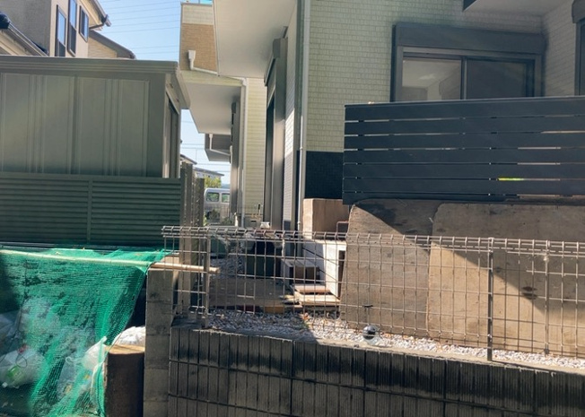 【庭】 | 庭があることでガーデニングや家庭菜園はもちろん、こどもの遊び場やペットを放して遊ぶことができます。また、家の周囲に余裕があるということです。隣地との間があれば、十分な日当たりと、風通しが確保できます。