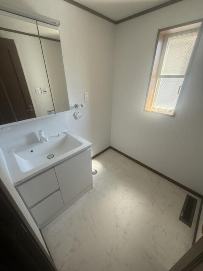 横浜市戸塚区名瀬町 中古戸建て【仲介手数料無料】の独立洗面台