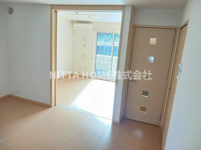 メゾン・城ノ下Ａの居間・リビング|ダイニングは7.4帖◆