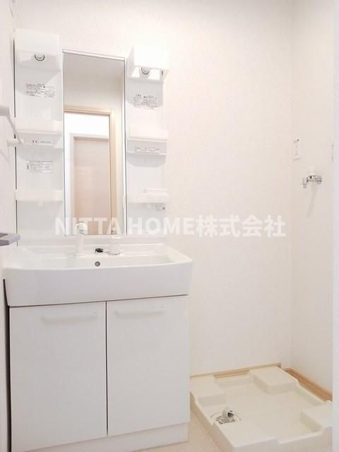 メゾン・城ノ下Ａの洗面所|シャワー付き洗面台で身支度はバッチリ◎