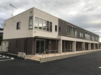 【エントランス】 | リベルテ | 外観写真（昼）