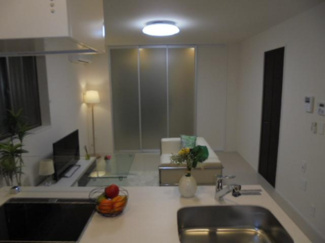 【居間・リビング】 | リベルテ | 現況優先。家具付きではありません。