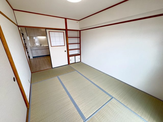 シティコーポ堀田の和室|畳表替えで清潔感と足触りが向上。襖貼替で和の趣がよみがえり、壁・天井クロス貼替で明るく爽やかな空間にリフレッシュ。