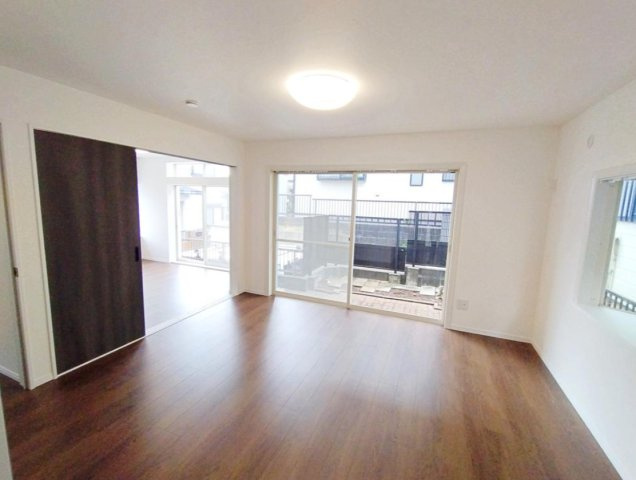 横浜市泉区白百合3丁目 中古戸建て【仲介手数料無料】の居間・リビング