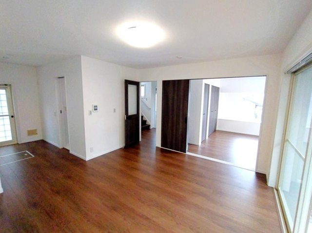 横浜市泉区白百合3丁目 中古戸建て【仲介手数料無料】の居間・リビング