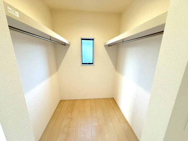 リーブルガーデンS前橋市北代田町第７　１号棟の独立洗面台|シャワー水栓付き洗面台で朝の身支度もバッチリです！
洗面台には収納スペースもあり洗面室もすっきり片付きますよ！