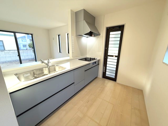 リーブルガーデンS前橋市北代田町第７　１号棟の前面道路含む現地写真|前面道路も広々していて開放的な立地です☆