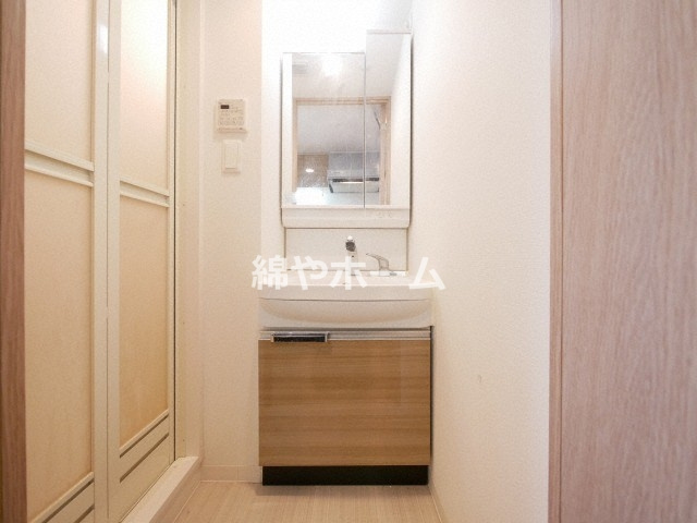 プレサンス難波ラフィーネの独立洗面台|朝の支度にも助かる、独立の洗髪洗面化粧台