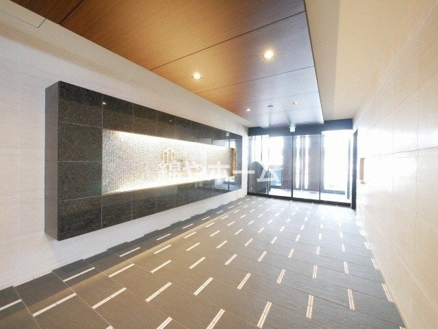 プレサンス難波ラフィーネのロビー|建物の内部です