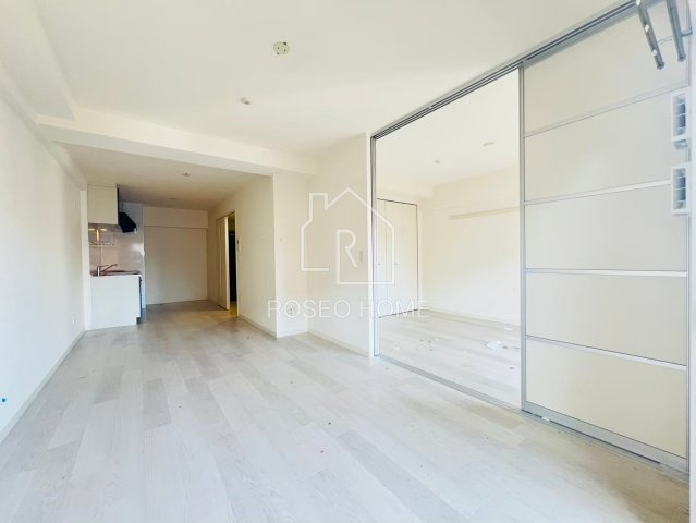 グランディールNAMBAの居間・リビング