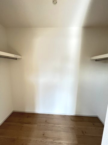 【収納】 | 大野城市南ヶ丘3丁目3期　1号棟（全2棟）【仲介手数料無料・0円】 | 現地写真。ウォークインクローゼットです。