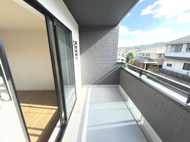 【バルコニー】 | 大野城市南ヶ丘3丁目3期　1号棟（全2棟）【仲介手数料無料・0円】 | 現地写真。インナーバルコニーです。